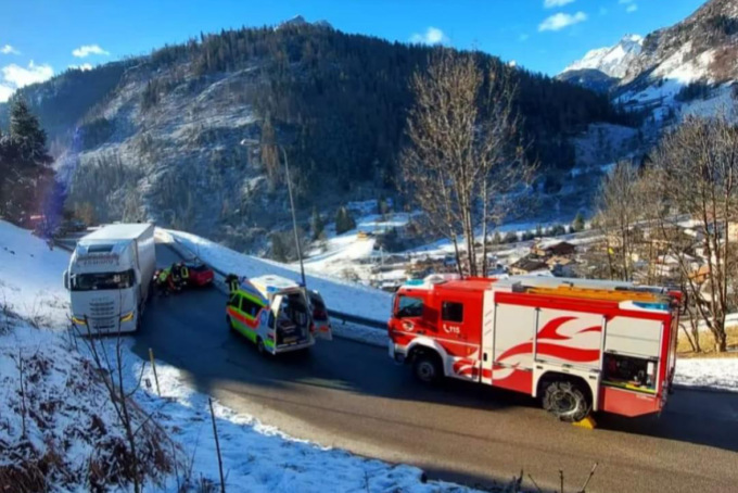 Neve in arrivo sui Passi dolomitici, controlli serrati sui veicoli in transito