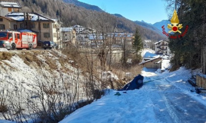 Finisce con l’auto in un dirupo, morta la moglie seduta accanto a lui