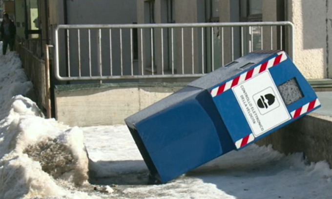 Identificato il vandalo che ha abbattuto l’autovelox a Santo Stefano, è un giovane del posto