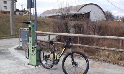 Installate colonnine per le biciclette a Ponte nelle Alpi (con gli attrezzi necessari per una rapida manutenzione)