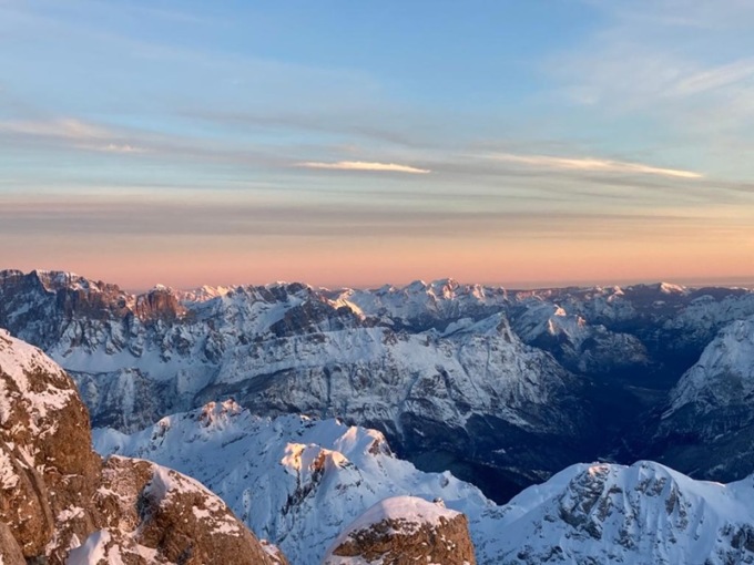 Marmolada, San Valentino in quota per ammirare il tramonto dal tetto del mondo