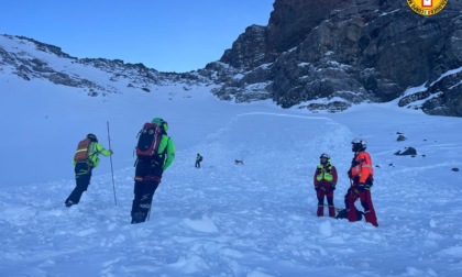 Scialpinista travolta e trascinata dalla valanga per 300 metri, salva per miracolo