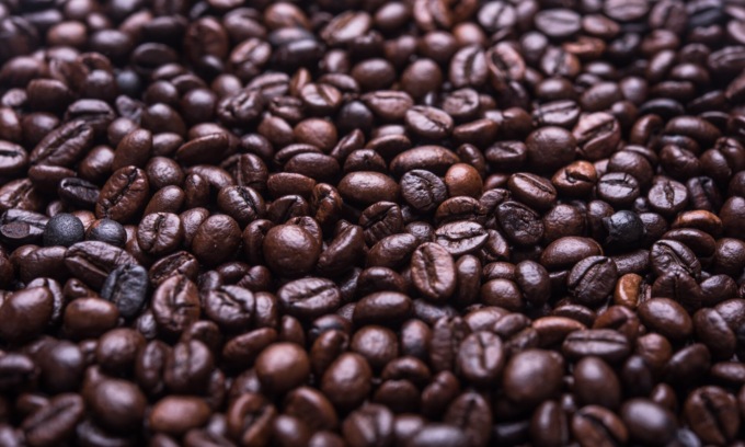 Deve consegnare 2mila euro di caffè a un’azienda di Cesio, ma ci ripensa e scappa con la merce