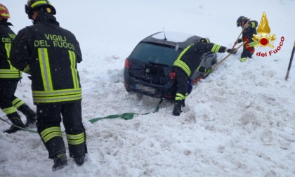 Mezzi in difficoltà sui Passi Dolomitici e a Cortina, gli interventi dei vigili del fuoco