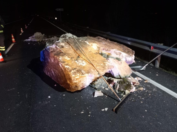 Massi in strada, chiusa la Provinciale 1 bis “Madonna del Piave”