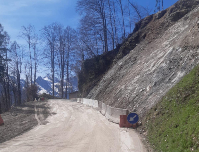 Riaperta la provinciale 3 “Valle Imperina”, era stata invasa da una frana