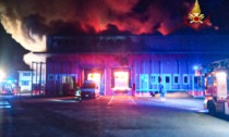 Incendio divora un’azienda di carni a Belluno, in fiamme oltre 2mila metri quadri