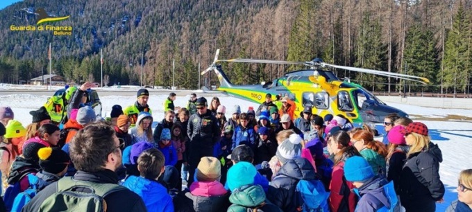 Centinaia di bambini a scuola dal soccorso alpino, ecco come funziona la ricerca persone in valanga