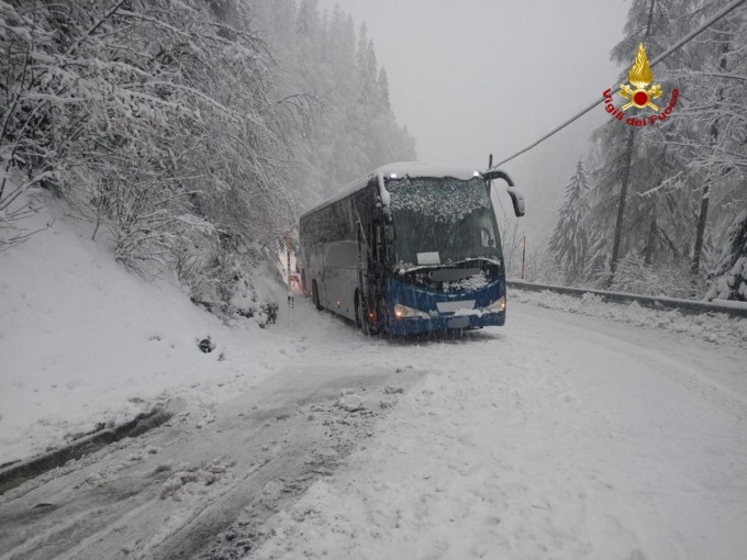 Frana a Gosaldo, isolata la frazione di Selle. Bus bloccati sui Passi