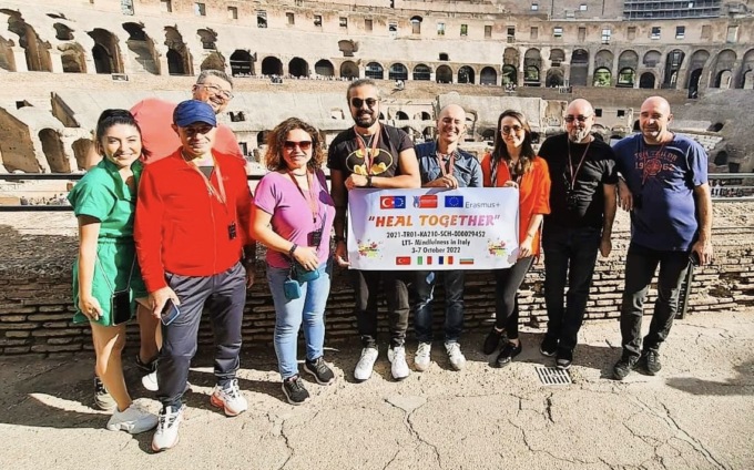 Due progetti Erasmus cercano ragazzi per 6 ore di animazione al giorno (pagate)