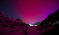 L’aurora boreale illumina le Dolomiti, l’incanto nei cieli bellunesi