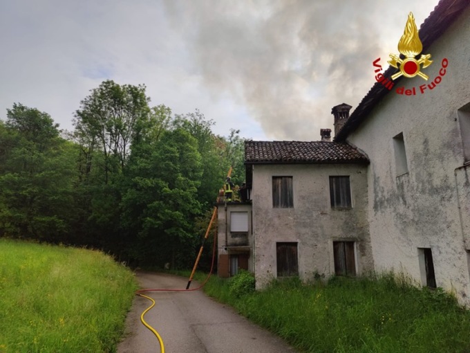 Si getta tra le fiamme e salva il vicino, ecco chi è l’eroe di San Gregorio