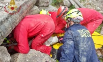 Soccorso ai dispersi sotto le macerie, infermieri e medici a scuola dai vigili del fuoco di Belluno