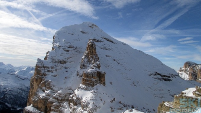 Troppa neve in Tofana: alpinista spagnola si blocca e chiama i soccorsi