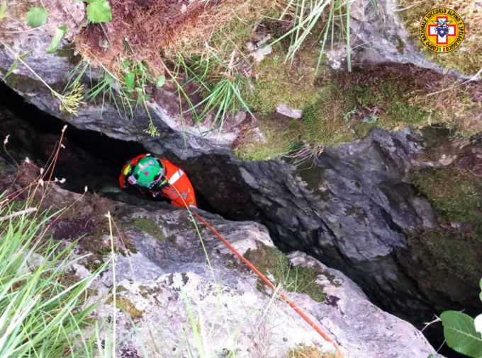 Bimba di 10 anni scivola con il papà in una gola sul Sass de Rocia