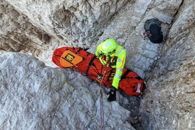 Auronzo, 26enne austriaco precipita per 50 metri, non era legato pur avendo l’attrezzatura