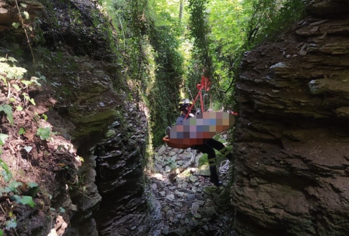 Ponte nelle Alpi, anziano scivola in un burrone per recuperare il telefono