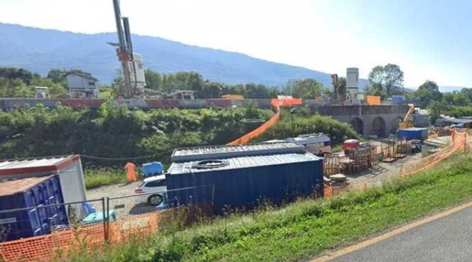 Cavalcaferrovia di Busche chiuso per tutta l’estate, l’ira dei camionisti