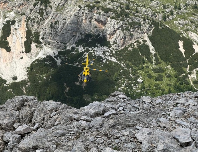 Coppia sale ferrata senza legarsi, lui precipita per 50 metri e muore