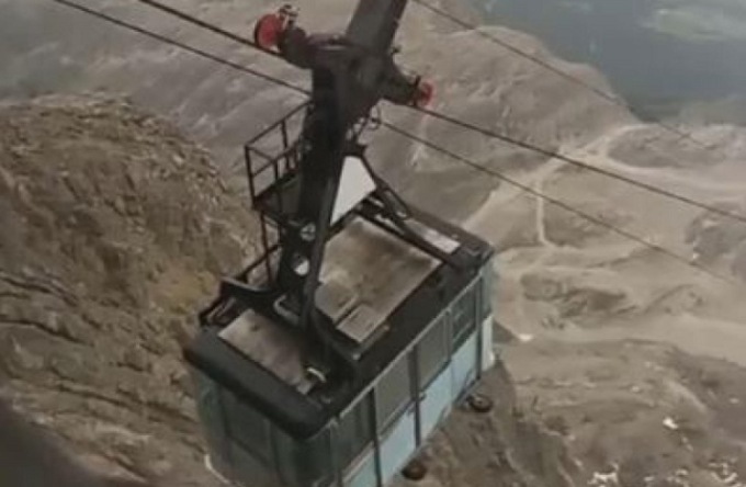 Cortina, si sgancia la funivia: 30 turisti sospesi nel vuoto