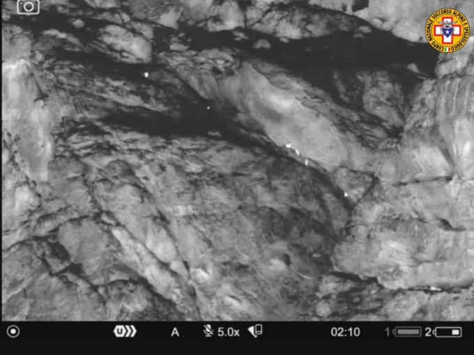 Coppia bloccata sul Lagazuoi: individuata grazie a un binocolo con termocamera