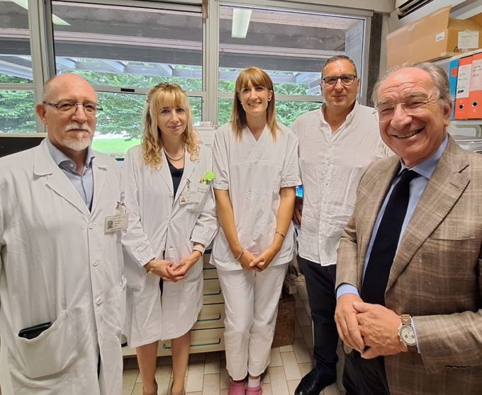 Donazione dell’AIL al Laboratorio Analisi grazie alla vendita delle uova di Pasqua