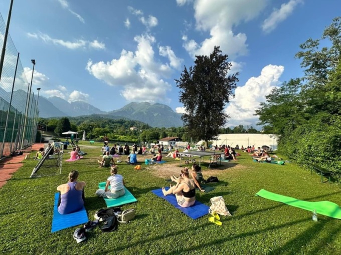 Belluno, grande successo per yoga al parco: “Ci chiedono già di replicarla”