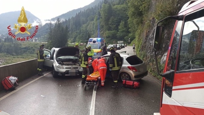 Cencenighe, incidente tra due auto: quattro persone ferite