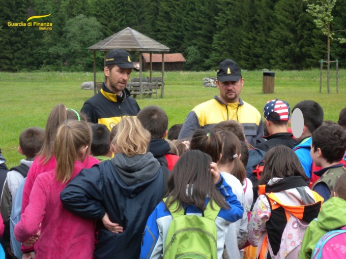 Cadore, ragazzi a “scuola” dal soccorso alpino della guardia di finanza