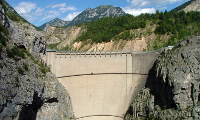 Diga del Vanoi, schiera di no al primo dibattito pubblico a Canal San Bovo: “Fonzaso come Longarone e il Vajont”