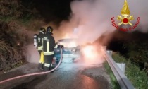 Auto avvolta dalle fiamme in Alpago, probabile guasto elettromeccanico