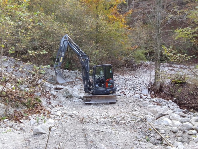 Frana Seren, costretti a camminare 2 km per tornare a casa: oggi il ripristino della strada