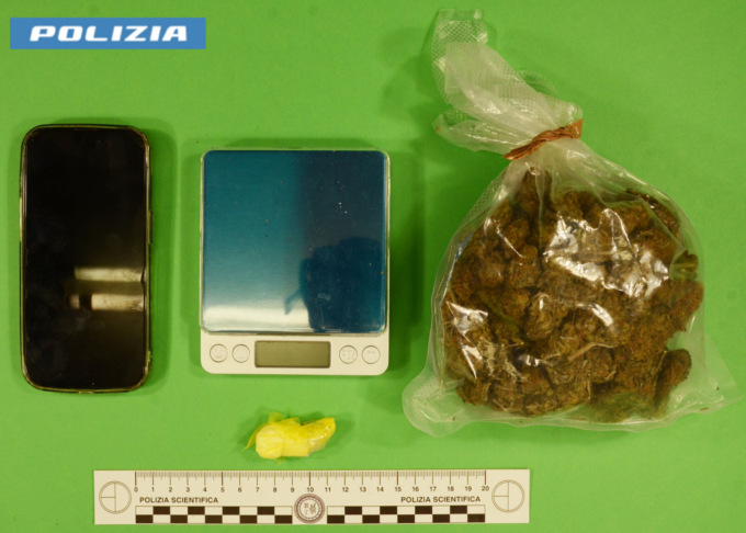 Spaccio di cocaina e marijuana a Setteville, arrestato un 35enne sudamericano