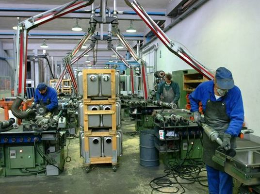 Operaio 45enne ferito gravemente mentre lavora con il tornio: la mano si è incastrata nel macchinario