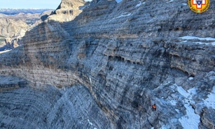 In ferrata senza imbrago e con scarpe da ginnastica, 30enne recuperato dal soccorso alpino