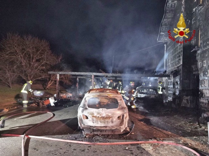 Incendio a Ponte nelle Alpi, una persona intossicata e parecchi danni