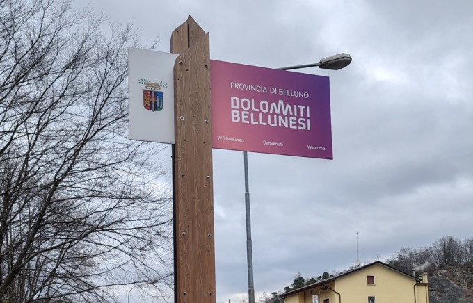 “Dolomiti bellunesi”, installati 11 cartelli ai confini della provincia per evitare malintesi