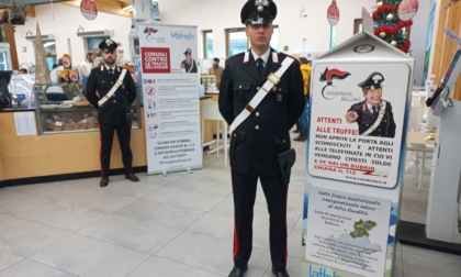 “Stiamo arrivando a casa sua”: tre telefonate nel cuore della sera, anziana chiama il 112