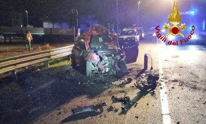 Incidente a Fonzaso, tre feriti e auto accartocciate