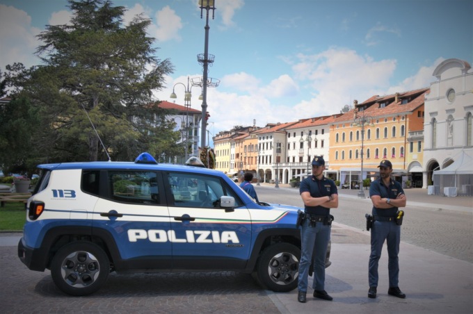 Insulti e minacce all’ex a San Valentino, 53enne arrestata e portata in carcere