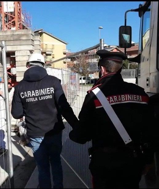Blitz dei carabinieri a Cortina: scoperte 12 imprese edili irregolari
