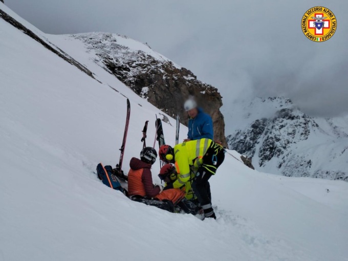 Comelico, scialpinista cade sulla neve. Il marito chiama i soccorsi e scende da solo
