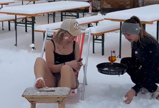 Il video esilarante di Michela Torre sulla sdraio: “Voglia di mare, ma fuori nevica”