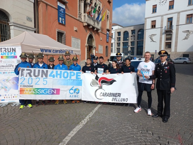 Run4Hope, il mega staffettone di carabinieri e alpini uniti nella solidarietà