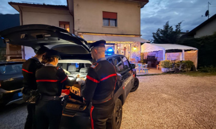 Feltre, giro di vite contro l’alcol ai minori: chiuso un locale, multe per 8mila euro