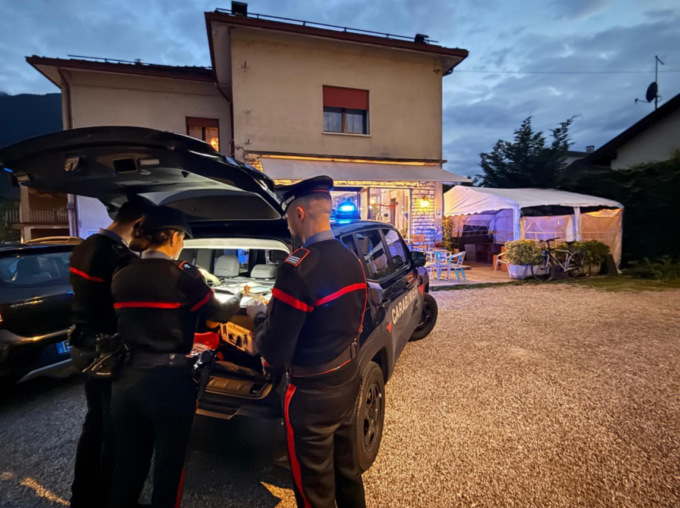 Feltre, giro di vite contro l’alcol ai minori: chiuso un locale, multe per 8mila euro