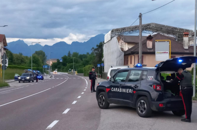 Controlli a tappeto nel Bellunese: alcol, droga e armi tra i giovani