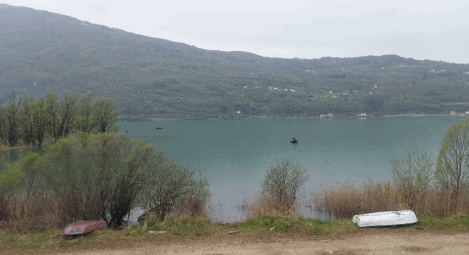 Annegò nel lago di Santa Croce: “Colpa anche della madre” che deve ora restituire parte del risarcimento (dopo 22 anni)