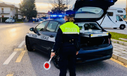 Commenti sessisti contro una vigilessa, il sindaco: "Situazione vergognosa"