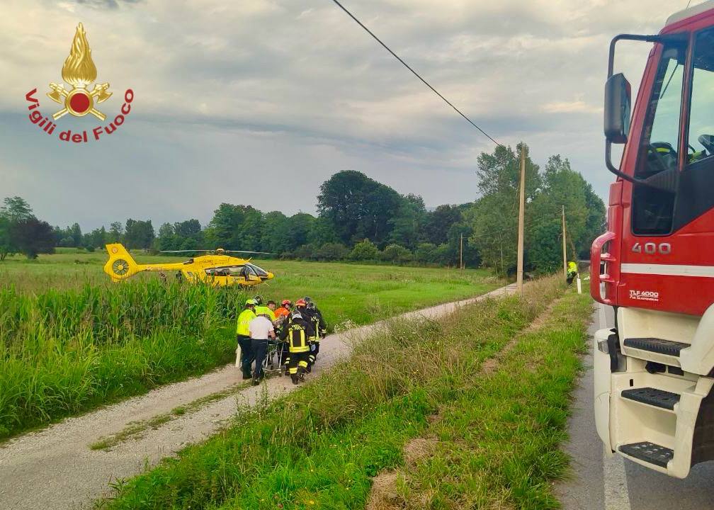 photo_5789704709618124883_y